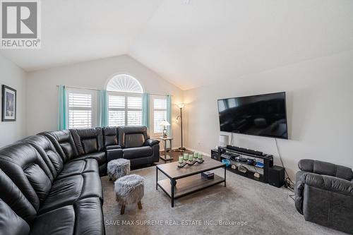 87 White Tail Crescent, Brampton, ON - Indoor Photo Showing Living Room