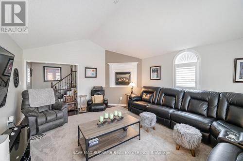 87 White Tail Crescent, Brampton, ON - Indoor Photo Showing Living Room
