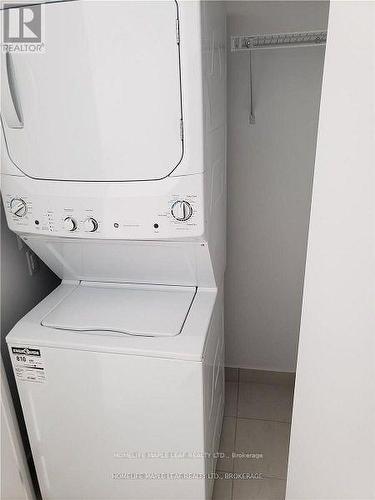 4101 - 4065 Confederation Parkway, Mississauga, ON - Indoor Photo Showing Laundry Room