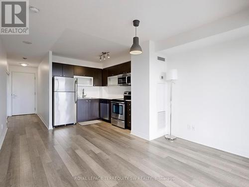 3501 - 2015 Sheppard Avenue E, Toronto, ON - Indoor Photo Showing Kitchen