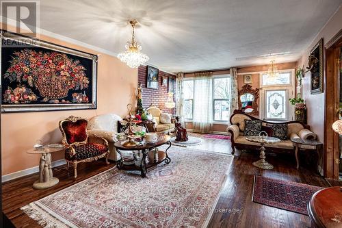 230 Axminster Drive, Richmond Hill, ON - Indoor Photo Showing Living Room