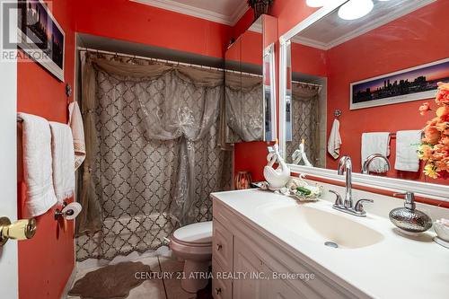 230 Axminster Drive, Richmond Hill (Crosby), ON - Indoor Photo Showing Bathroom