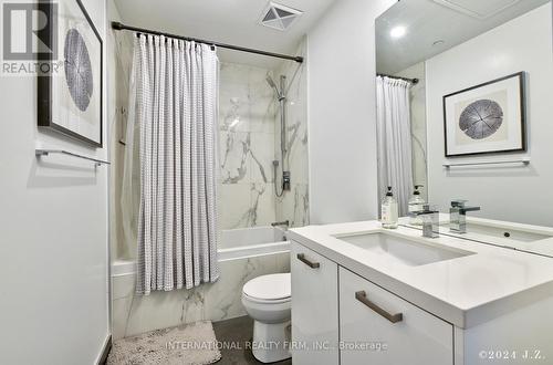 802 - 458 Richmond Street W, Toronto, ON - Indoor Photo Showing Bathroom