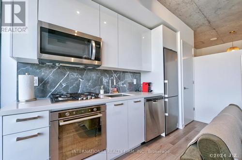 802 - 458 Richmond Street W, Toronto, ON - Indoor Photo Showing Kitchen