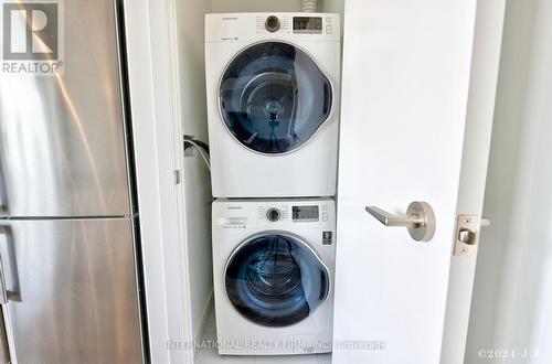 802 - 458 Richmond Street W, Toronto, ON - Indoor Photo Showing Laundry Room