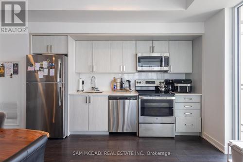 1004 - 1 Cardiff Road, Toronto, ON - Indoor Photo Showing Kitchen With Stainless Steel Kitchen