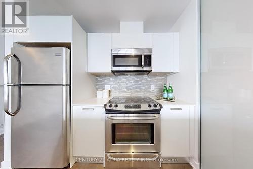 2101 - 1815 Yonge Street, Toronto, ON - Indoor Photo Showing Kitchen With Stainless Steel Kitchen With Upgraded Kitchen