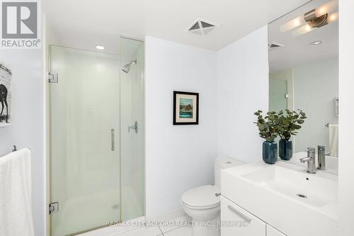 1812 - 25 Capreol Court, Toronto, ON - Indoor Photo Showing Bathroom