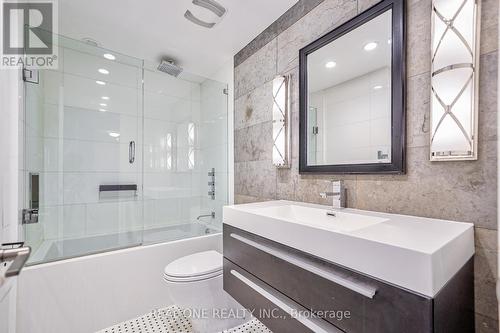 14D - 86 Gerrard Street E, Toronto, ON - Indoor Photo Showing Bathroom