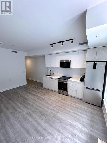 202 - 2369 Danforth Avenue, Toronto, ON - Indoor Photo Showing Kitchen