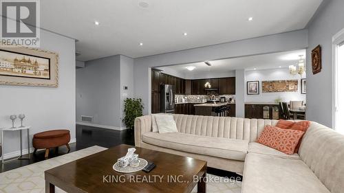 9 Monkton Circle, Brampton, ON - Indoor Photo Showing Living Room