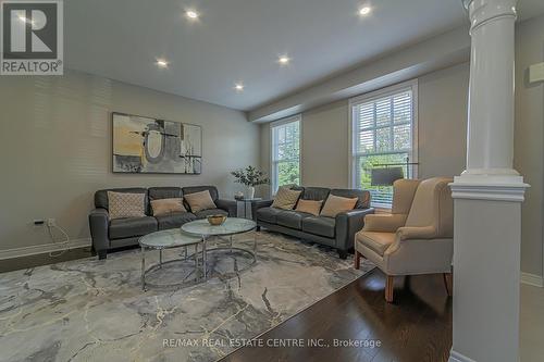 14 Macdonell Road, Niagara-On-The-Lake, ON - Indoor Photo Showing Living Room