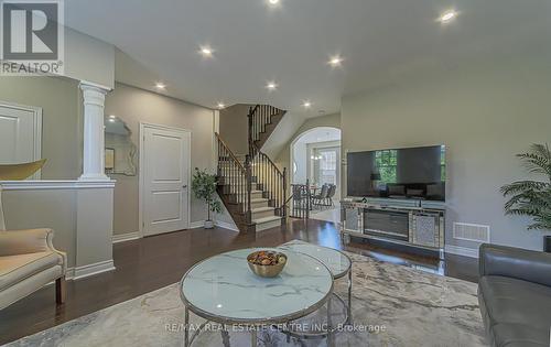 14 Macdonell Road, Niagara-On-The-Lake, ON - Indoor Photo Showing Living Room