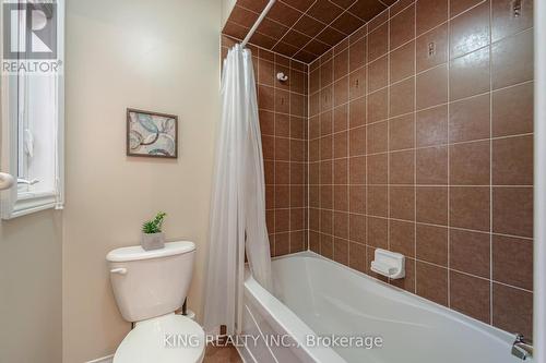 33 Bon Echo Trail, Brampton, ON - Indoor Photo Showing Bathroom