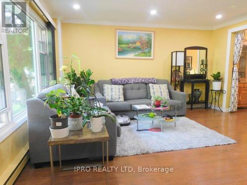 479 Pinetree Crescent, Cambridge, ON - Indoor Photo Showing Living Room