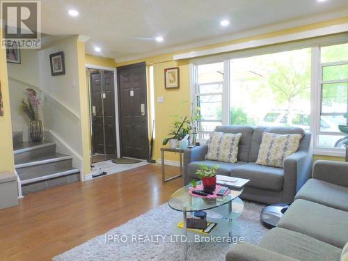 479 Pinetree Crescent, Cambridge, ON - Indoor Photo Showing Living Room