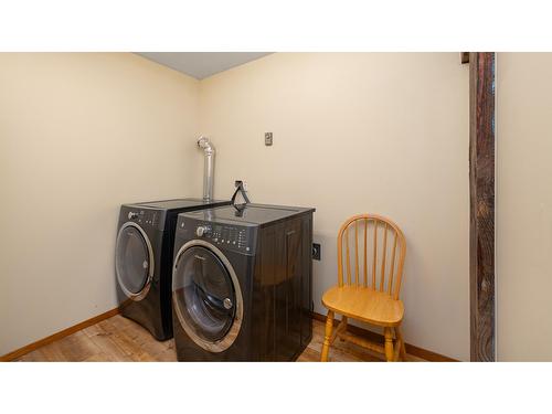 2093 Corn Creek Road, Creston, BC - Indoor Photo Showing Laundry Room