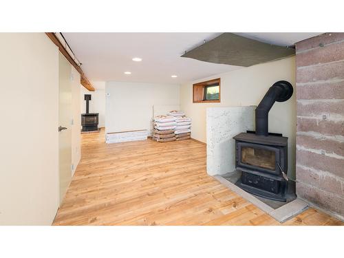 2093 Corn Creek Road, Creston, BC - Indoor With Fireplace