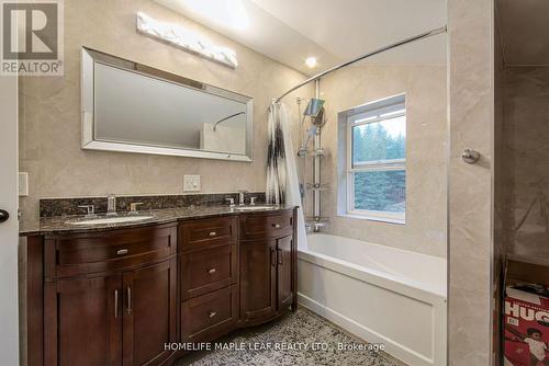 428239 25 Side Road, Mono, ON - Indoor Photo Showing Bathroom