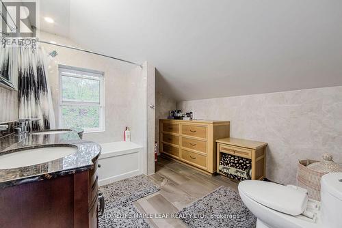 428239 25 Side Road, Mono, ON - Indoor Photo Showing Bathroom