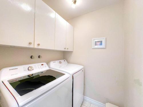 Laundry room - 1337 Rue Comtois, Sainte-Julie, QC - Indoor Photo Showing Laundry Room