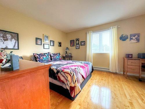 Chambre Ã Â coucher - 1337 Rue Comtois, Sainte-Julie, QC - Indoor Photo Showing Bedroom