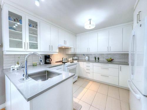 Cuisine - 1337 Rue Comtois, Sainte-Julie, QC - Indoor Photo Showing Kitchen With Upgraded Kitchen