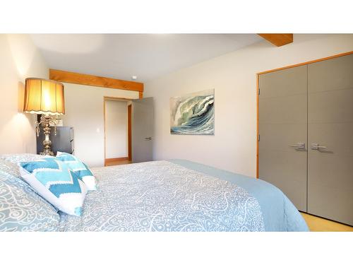 2160 Kootenay 3 Road, Windermere, BC - Indoor Photo Showing Bedroom