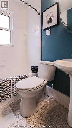 2995 Randolph Avenue, Windsor, ON - Indoor Photo Showing Bathroom