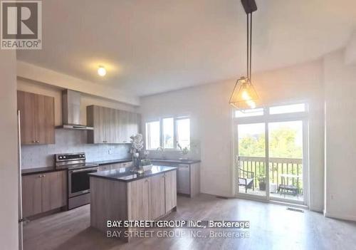 60 Elyse Court, Aurora (Bayview Northeast), ON - Indoor Photo Showing Kitchen