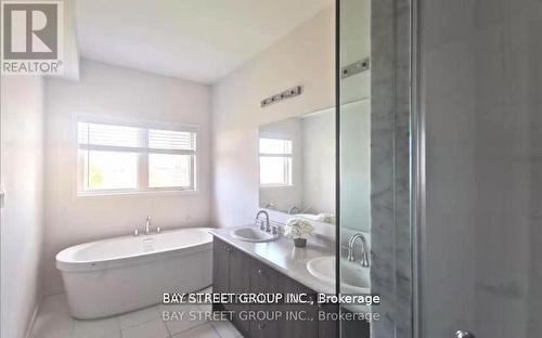 60 Elyse Court, Aurora (Bayview Northeast), ON - Indoor Photo Showing Bathroom