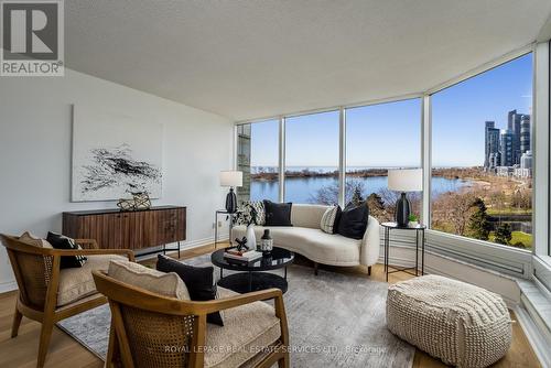 809 - 1 Palace Pier Court, Toronto, ON - Indoor Photo Showing Living Room