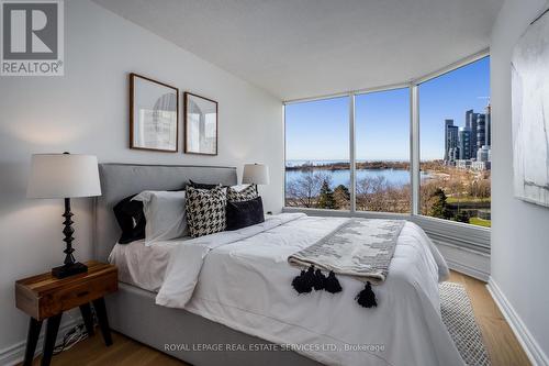 809 - 1 Palace Pier Court, Toronto, ON - Indoor Photo Showing Bedroom