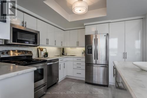 809 - 1 Palace Pier Court, Toronto, ON - Indoor Photo Showing Kitchen With Upgraded Kitchen