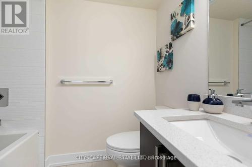 1074 Lansdowne Avenue, Toronto, ON - Indoor Photo Showing Bathroom