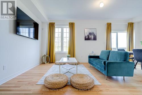 1081 Urell Way, Milton, ON - Indoor Photo Showing Living Room