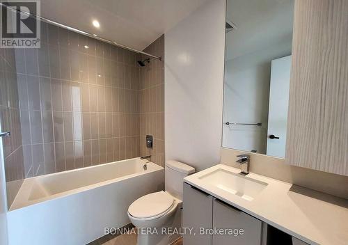 4010 - 3900 Confederation Parkway, Mississauga, ON - Indoor Photo Showing Bathroom