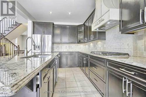 609 Gibson Crescent, Milton, ON - Indoor Photo Showing Kitchen With Upgraded Kitchen