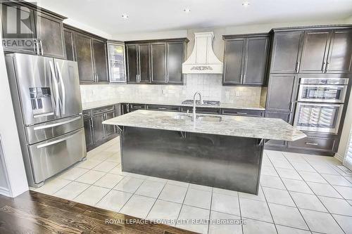 609 Gibson Crescent, Milton, ON - Indoor Photo Showing Kitchen With Upgraded Kitchen