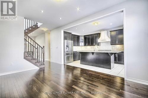 609 Gibson Crescent, Milton, ON - Indoor Photo Showing Kitchen With Upgraded Kitchen