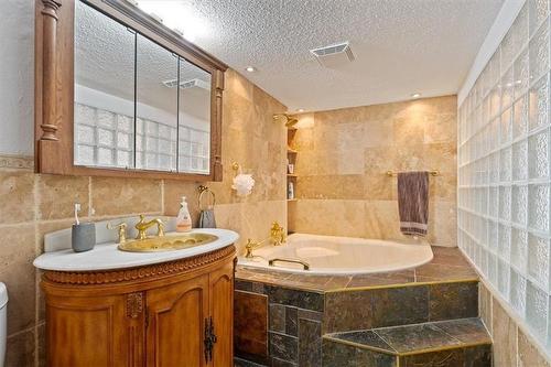 150 Charlton Avenue E|Unit #3208, Hamilton, ON - Indoor Photo Showing Bathroom
