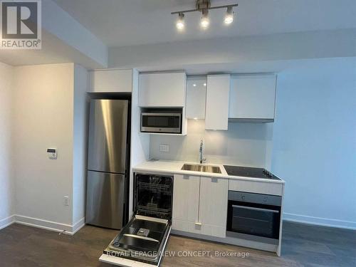 1013 - 195 Redpath Avenue, Toronto, ON - Indoor Photo Showing Kitchen