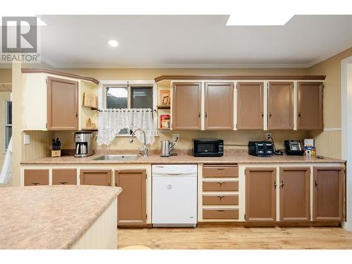 4816 South Grandview Flats Road, Armstrong, BC - Indoor Photo Showing Kitchen