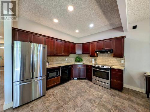 500 Bighorn Boulevard Unit# 512B, Radium Hot Springs, BC - Indoor Photo Showing Kitchen