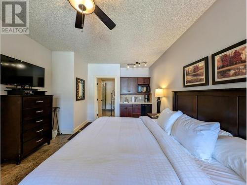 500 Bighorn Boulevard Unit# 512B, Radium Hot Springs, BC - Indoor Photo Showing Bedroom