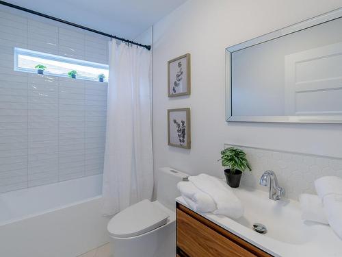 Salle de bains - 6780 Rue Baillargeon, Brossard, QC - Indoor Photo Showing Bathroom