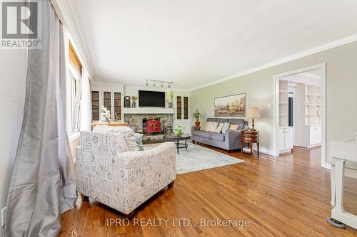 19997 Willoughby Road, Caledon (Alton), ON - Indoor Photo Showing Living Room