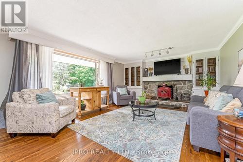 19997 Willoughby Road, Caledon (Alton), ON - Indoor Photo Showing Living Room