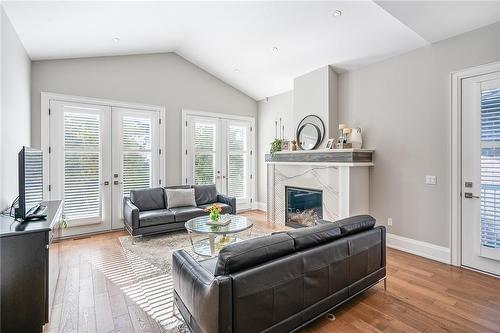 507 Mississauga Street, Niagara-On-The-Lake, ON - Indoor Photo Showing Living Room With Fireplace