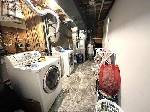 2705 Jefferson Boulevard, Windsor, ON - Indoor Photo Showing Laundry Room